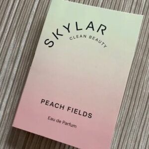 Skylar Peach Fields 1.5ml spray
